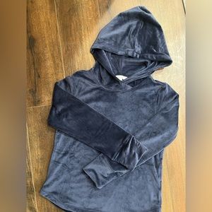 Blue pajamagram soft velvet sleep top w/hood. Great for around the h…